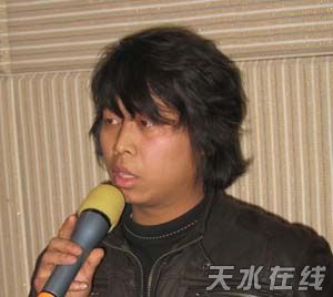 北京名人影樓梁斌發(fā)言.jpg
