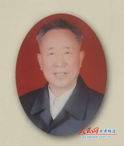 王友楠甘肅天水人,生于1933年,筆名老翼,中國(guó)書畫協(xié)會(huì)理事,主攻國(guó)畫人物。作品集“天水歷史人物畫傳”已由天水市文聯(lián)出版。