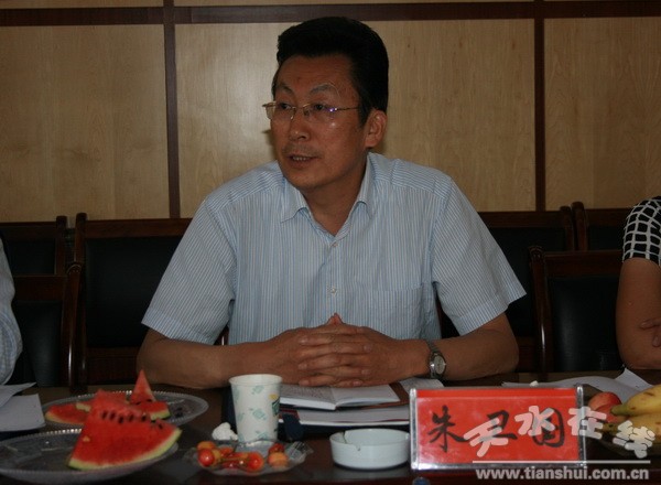 6、專家組成員、西北師大副校長(zhǎng)朱衛(wèi)國教授作評(píng)估反饋.jpg