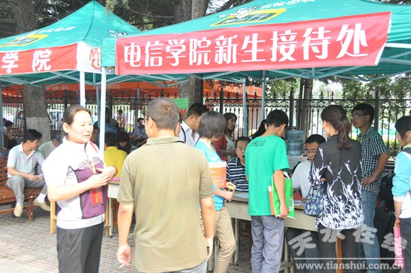 二級(jí)學(xué)院熱情接待接待.jpg