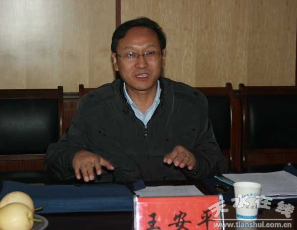 3檢查組組長王安平講話.jpg