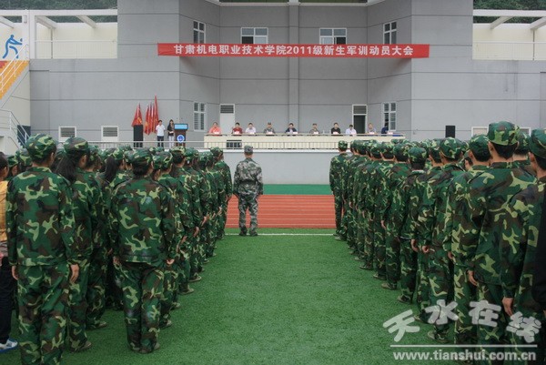 1、召開軍訓(xùn)動(dòng)員大會(huì).jpg