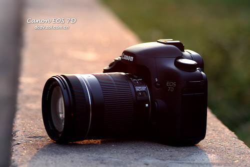 搭配18-135mm鏡頭佳能7D套機(jī)送包10900元