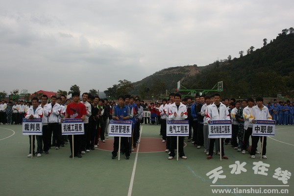 8、精神飽滿的參賽隊伍.jpg