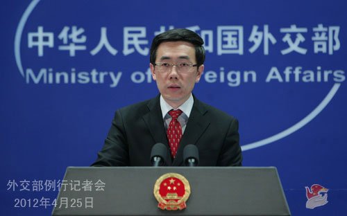 2012年4月25日,外交部發(fā)言人劉為民主持例行記者會(huì)。
