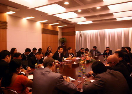 外交部亞洲司司長羅照輝約見東北亞、東南亞、南亞、歐盟及俄羅斯等駐華使節(jié),就近期釣魚島及中日關(guān)系問題作通報(bào) 外交部亞洲司司長羅照輝約見東北亞、東南亞、南亞、歐盟及俄羅斯等駐華使節(jié),就近期釣魚島及中日關(guān)系問題作通報(bào)