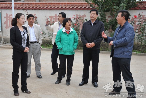 督查白沙鄉(xiāng)馬溝村村級(jí)組織活動(dòng)場(chǎng)所建設(shè).jpg