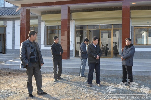 檢查小泉村村陣地建設(shè).jpg