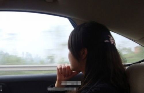時(shí)評(píng):趙紅霞成“反腐功臣” 怪誕背后是諷刺