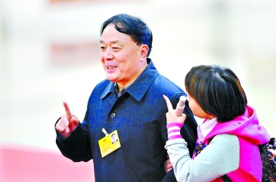 就一個(gè)問(wèn)題,行不行?民航局局長(zhǎng)李家祥表示很為難