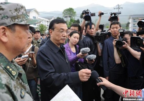 李克強一線部署抗震救災(zāi) 將再赴醫(yī)院看望受傷群眾