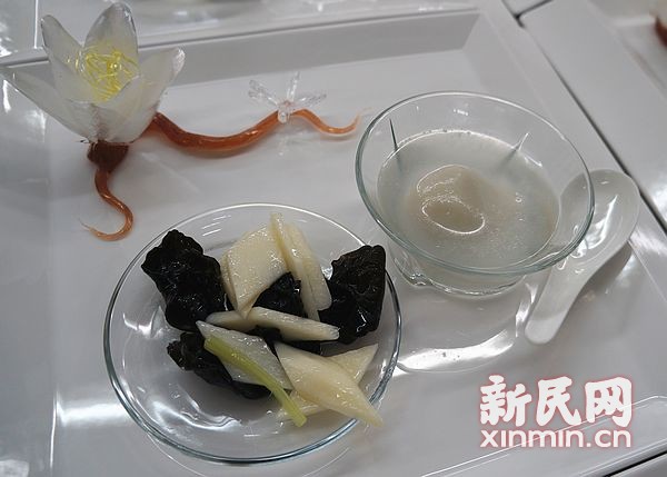 圖說：總統(tǒng)先生大愛的蘿卜湯圓低調(diào)地沉在了碗中。