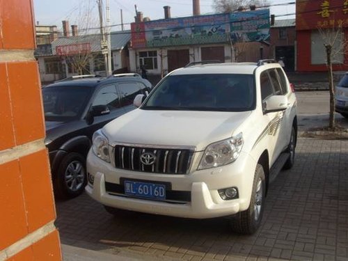 黑龍江貧困縣法院租樓辦公 院長乘75萬豪車兜風(fēng)