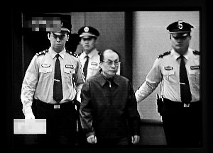 劉志軍站著受審灑淚認(rèn)罪 悔過書寫滿幾頁(yè)紙