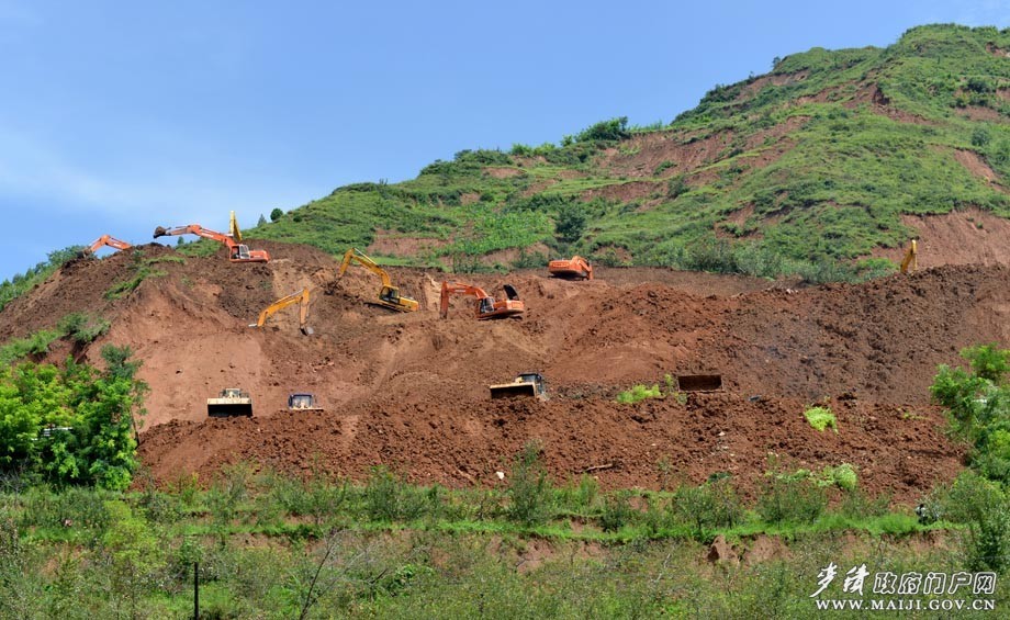 寶天高速公路搶通現(xiàn)場.jpg