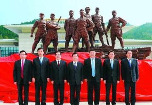 習遠平等人參觀甘肅兩當兵變舊址