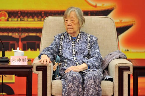 朱仲麗同志參與座談（人民網(wǎng)記者翁奇羽攝）