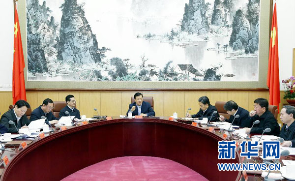 12月15日,中共中央政治局常委、中央黨的群眾路線教育實踐活動領(lǐng)導(dǎo)小組組長劉云山在北京主持召開中央黨的群眾路線教育實踐活動領(lǐng)導(dǎo)小組第六次會議。新華社記者鞠鵬攝