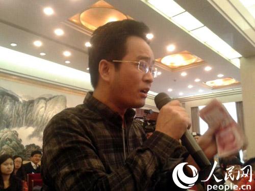 記者掏出2萬元錢向陜西省長爆料稱有人行賄