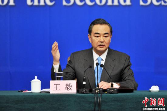 3月8日上午10時,十二屆全國人大二次會議新聞中心在梅地亞中心多功能廳舉行記者會,邀請外交部部長王毅就“中國的外交政策和對外關(guān)系”的相關(guān)問題回答中外記者的提問。中新網(wǎng)記者 金碩 攝.jpg