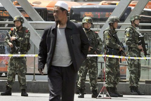 外媒:喀什公審5名分裂分子意味中國反恐升級