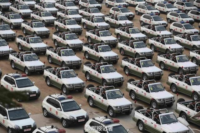 組圖：北京武警反恐巡邏晝夜無休 車內(nèi)吃住