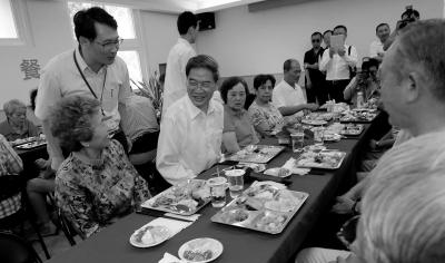 臺陸委會設宴款待張志軍 每桌500元人民幣