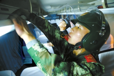 檢查押解囚車