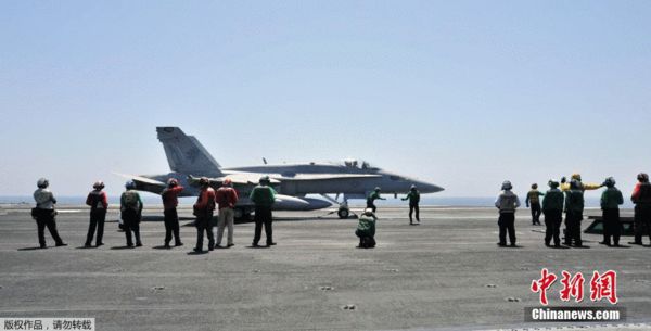 資料圖:美軍空襲伊拉克極端組織,出動超級大黃蜂。