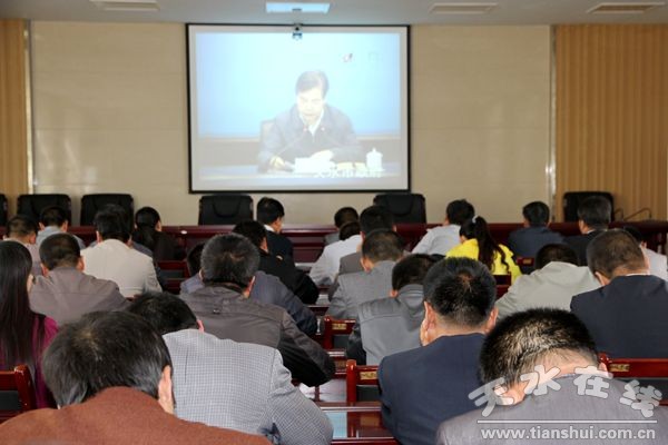 清水收聽收看全市黨風(fēng)廉政建設(shè)政策宣講報(bào)告視頻會.JPG