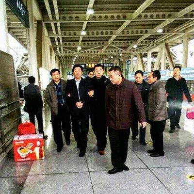 網(wǎng)友拍到岳陽市副市長陳四海被紀(jì)檢人員帶走