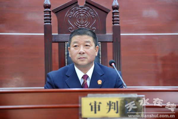 十佳平安衛(wèi)士陳建忠.jpg