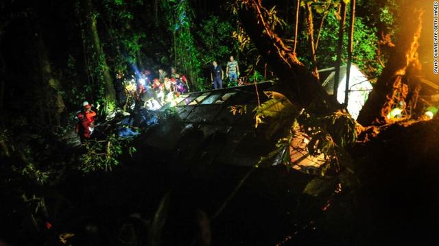 巴西一輛旅游大巴墜入400米懸崖 已致54死3傷