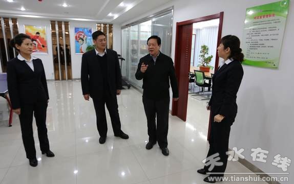 楊維俊市長(zhǎng)一行參觀職工之家2.jpg