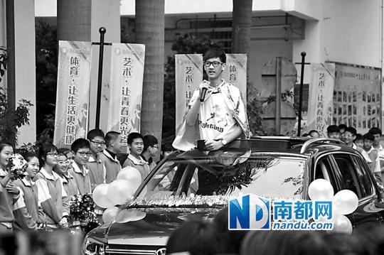 珠海一中學(xué)中考誓師像“閱兵” 網(wǎng)友直呼震撼(圖)