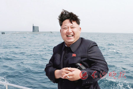 朝鮮戰(zhàn)略潛艇近期成功進(jìn)行了彈道導(dǎo)彈水下試驗(yàn)發(fā)射。朝鮮最高領(lǐng)導(dǎo)人金正恩觀摩了試射過(guò)程。