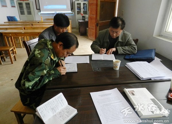 與村黨支部書記座談.jpg