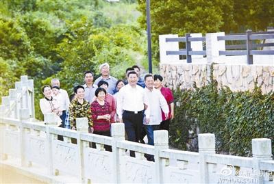 習近平考察舟山探訪農(nóng)家院 稱下次就在這兒住
