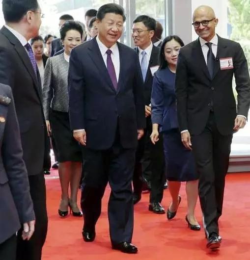 武漢籍外交部女翻譯周宇(第二排右一)隨習(xí)訪美的女翻譯：周宇