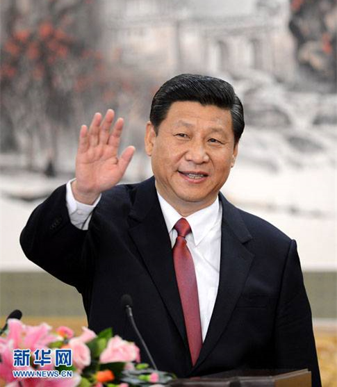 2012年11月15日，剛剛在中共十八屆一中全會(huì)上當(dāng)選的中共中央總書記習(xí)近平和中央政治局常委李克強(qiáng)、張德江、俞正聲、劉云山、王岐山、張高麗在北京人民大會(huì)堂同采訪十八大的中外記者親切見面。這是習(xí)近平總書記發(fā)表講話。新華社記者謝環(huán)馳 攝