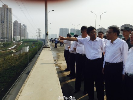 李克強抵達天津爆炸事故現(xiàn)場