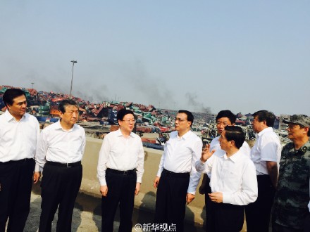 李克強抵達天津爆炸事故現(xiàn)場