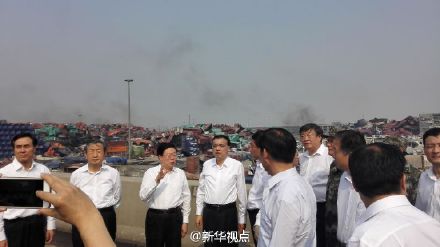 李克強抵達天津爆炸事故現(xiàn)場