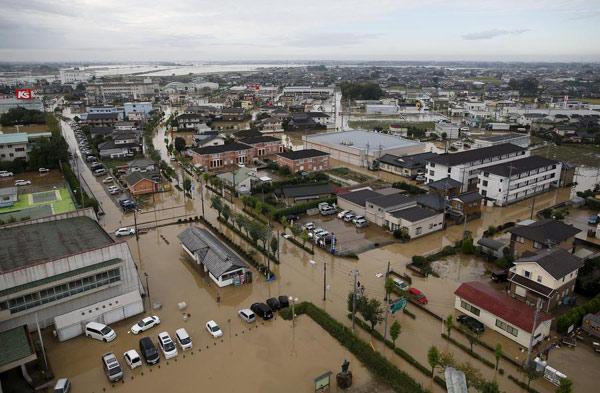 日本鬼怒川決堤造成大規(guī)模洪災(zāi) 至少12人失蹤