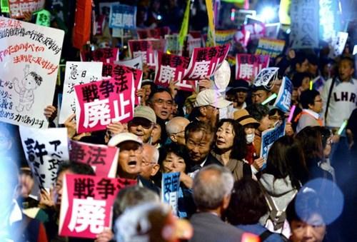 大批抗議民眾。
