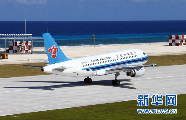原文配圖:1月6日10時21分,南方航空的飛機(jī)降落南沙永暑礁新建機(jī)場。