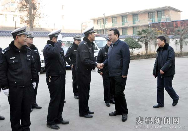(在交警大隊(duì)慰問) (在交警大隊(duì)慰問)