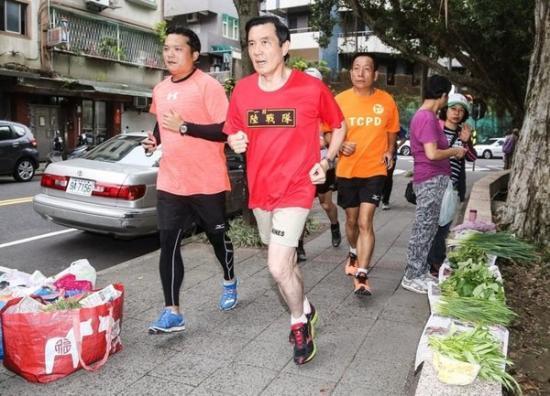 馬英九卸任第一天 晨跑3公里做80個(gè)俯臥撐(圖)