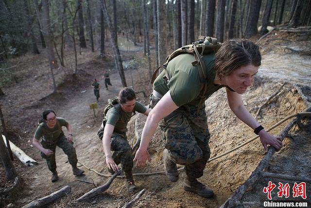 又犯罪！駐沖繩美軍女兵涉嫌酒駕致人重傷被捕