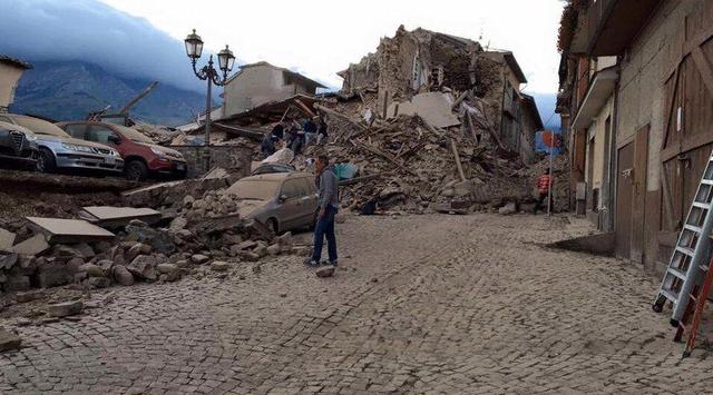 意大利6.0級(jí)地震已致120人遇難 震區(qū)仍時(shí)有余震